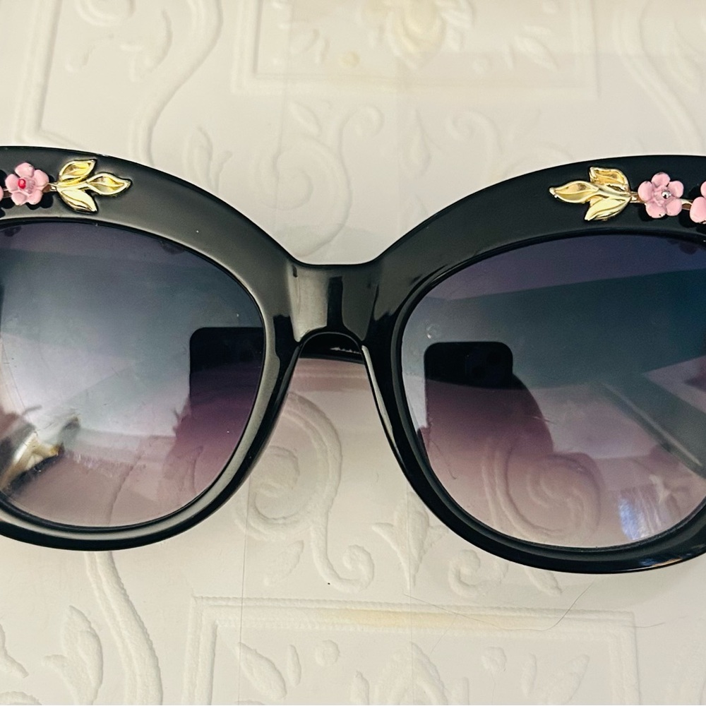 Floral Embellished Black Sunglasses